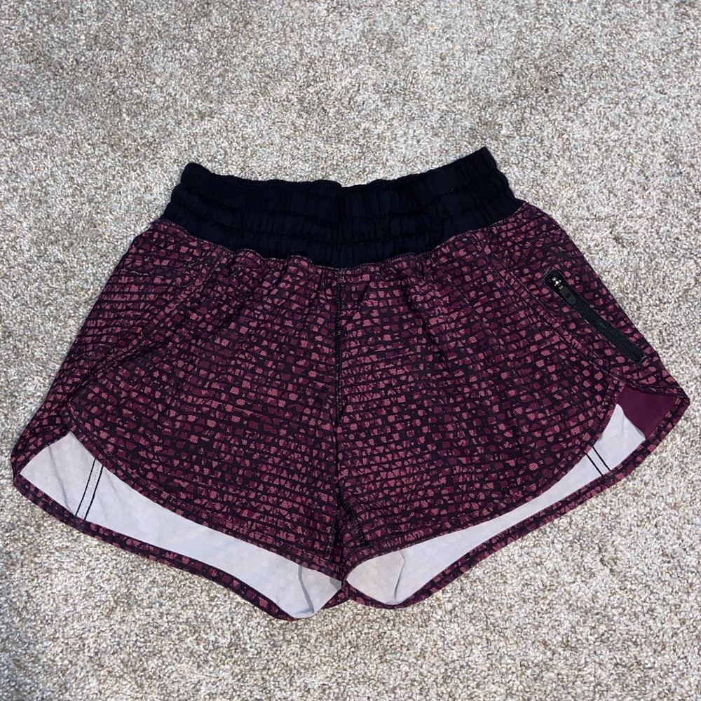 Women’s Lululemon 4in Tracker short